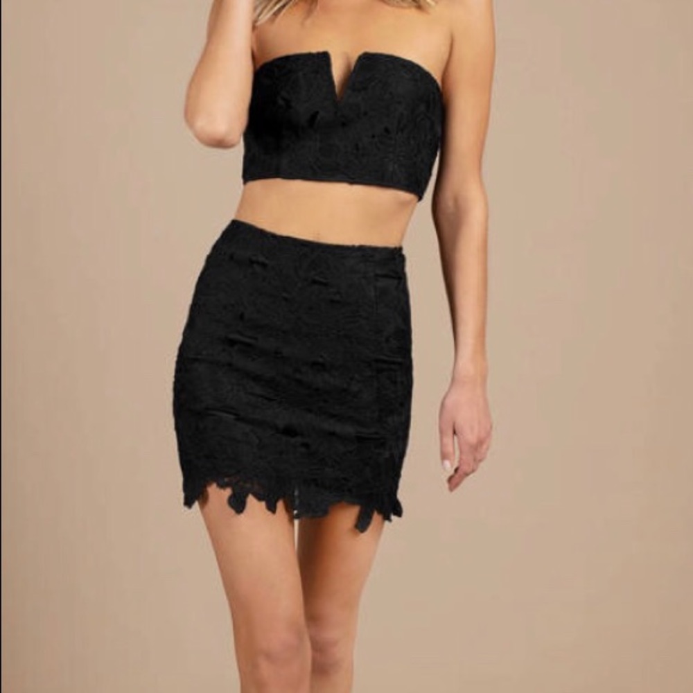 Lace skirt